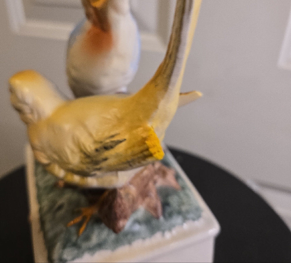 Porcelain Blue & Yellow Bird Figurine Music Box With The Sound Of Birds Singing - Picture 4 of 9